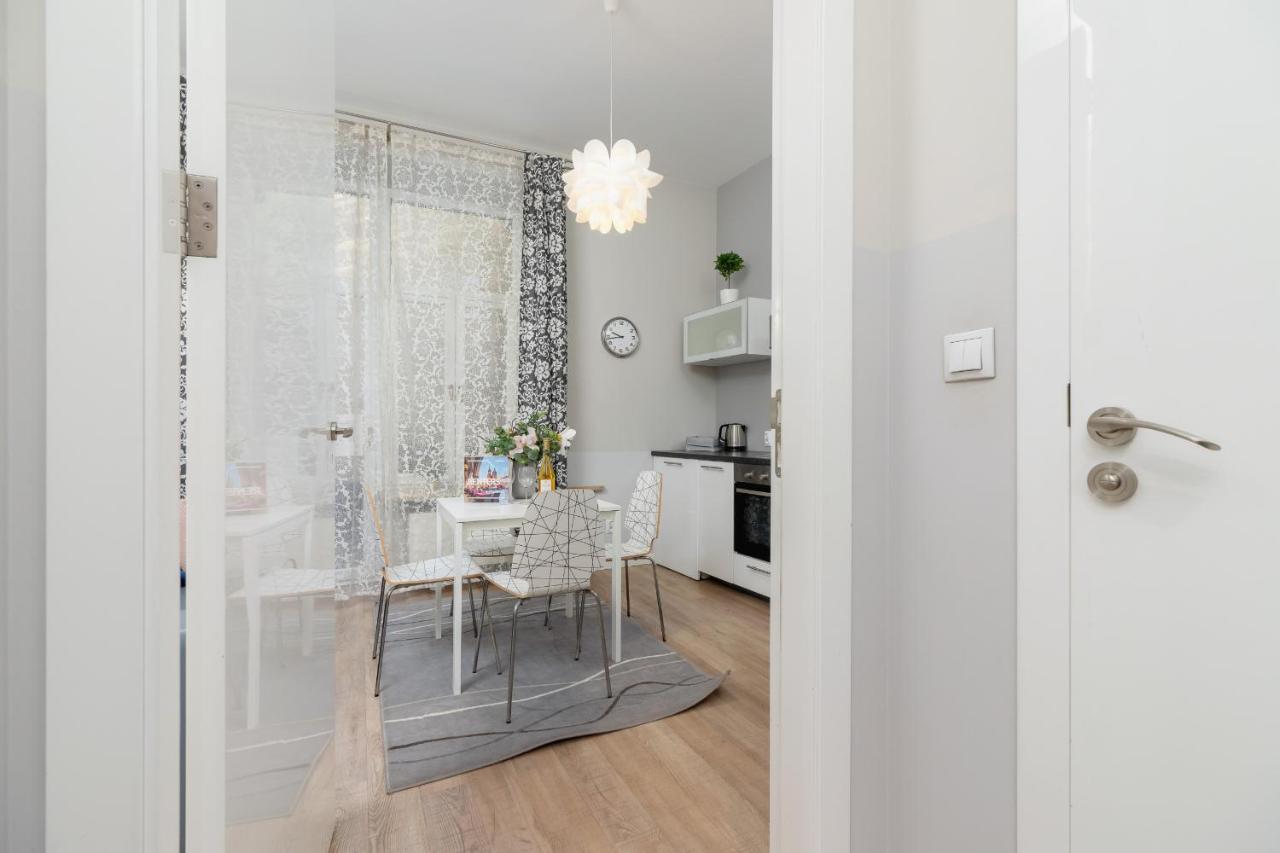 Central Planty Park Apartment Lobzowska By Noclegi Renters Krakow Exterior photo